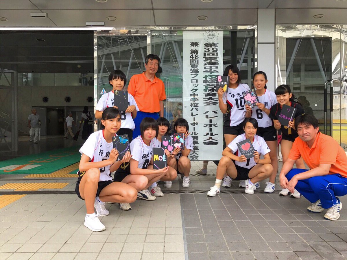 VbdmQKsi6dAYvMR's tweet photo. 伊東南女子バレー部引退しました。

これまでの練習に後悔なんてない！と言えると思います💪フルセットで負けて悔しかったけどみんないい動きだったし、楽しい試合でした😆✊
ジャイアントキリングもできたね🤞
今までありがとう☺️🙏
南中女バレだいすきです⠒̫⃝

最高だったありがとう！ https://t.co/iaXB5uvy4c