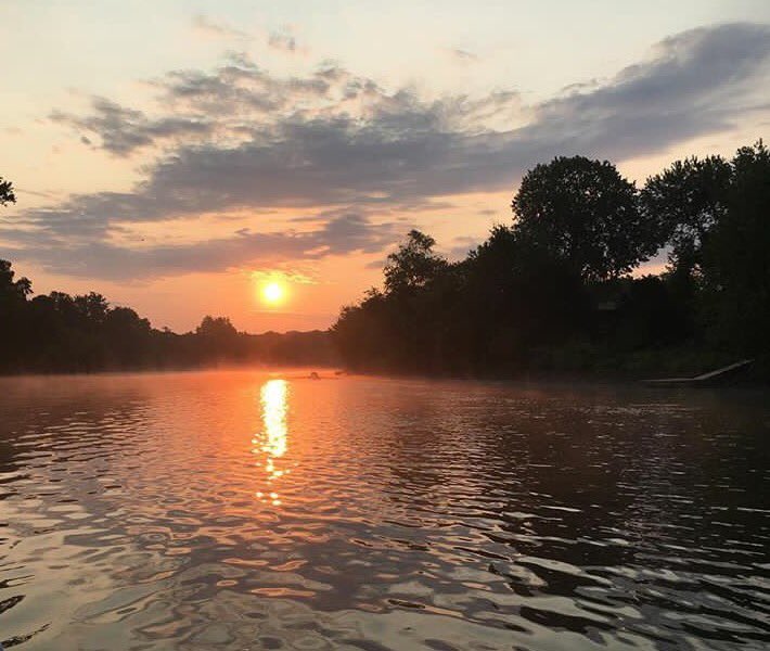 UIRecServices's tweet photo. Monday morning views on the Iowa River ☀️ #hawkeyecommunityrowing

📷: @TommyBoyUI https://t.co/UY2jbREWUZ
