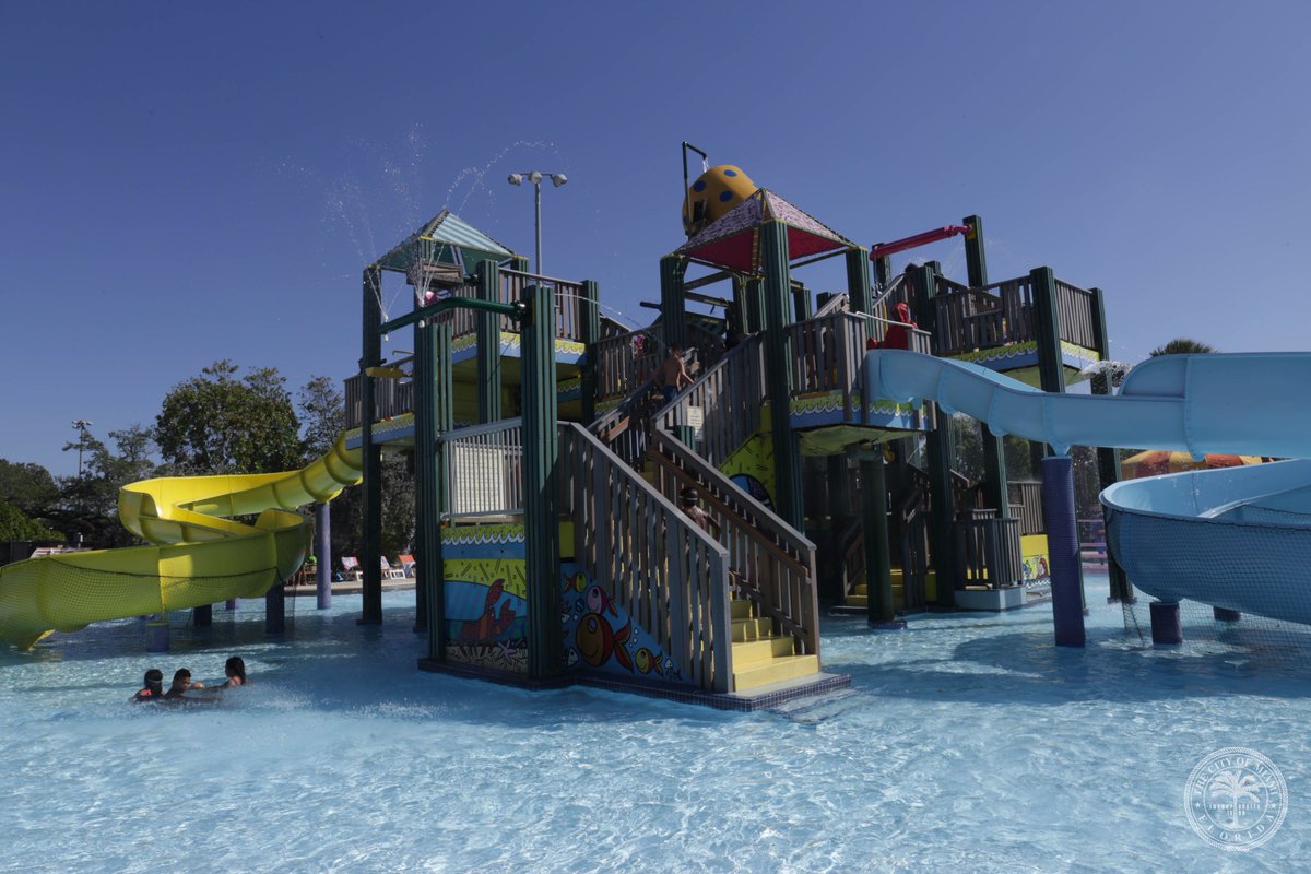 miamiparks's tweet photo. It’s a scorcher today! Check out Grapeland Water Park #SplashMiami https://t.co/6RbhCVVnWP