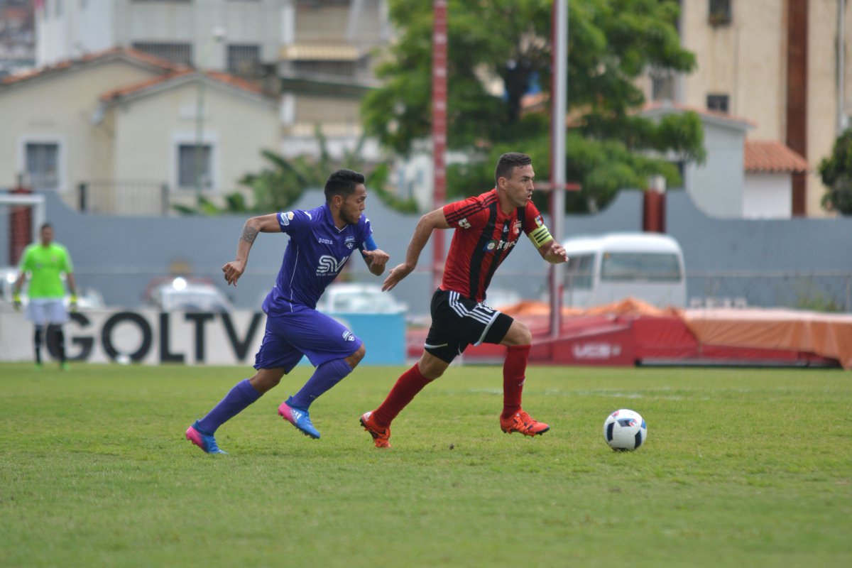 DeportivoLara's tweet photo. #Galería📸 l Algunas de las mejores imágenes del partido ante @Metropolitanos_
#DaleDEPOR 🔴⚫️ #METLAR https://t.co/NWnn87esxj
