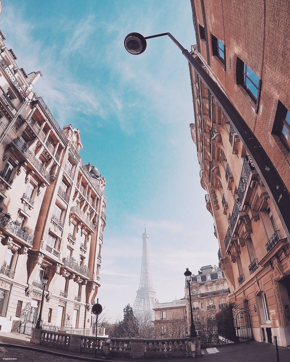 seb_gordon's tweet photo. Streets of Paris✨
#Paris #Vivreparis #Parisjetaime #gopro #goprofr #streetphotography #eiffeltower #TourEiffel #eiffelofficielle https://t.co/s1Mx8tVL58