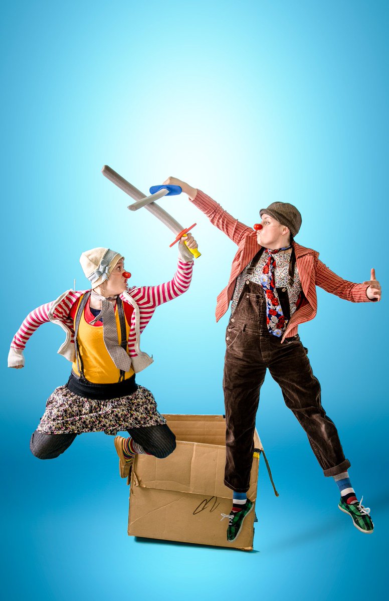 yycwhatson's tweet photo. Featuring a showstopping monologue from Smee, @TWclowns' presentation of Macbeth will have you smiling from ear to ear. #yycarts #yycfringe https://t.co/7W78cTDZ71