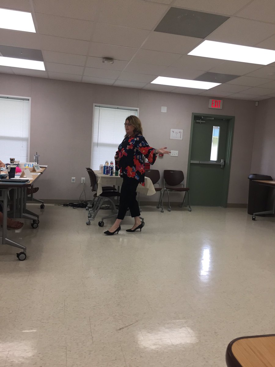 g_girl_sc's tweet photo. Thanks Kelly Holden for helping get our new teachers organized!  #newin2. #spartanburg2 https://t.co/QPEhD7xOcv