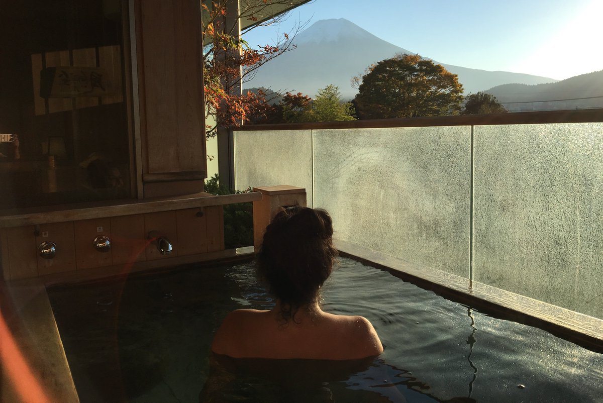 RidingInAJet's tweet photo. This is the best way to see #MtFuji : Stay at a #ryokan with a private balcony #onsen in #FujiFiveLakes #Japan   https://t.co/Apy8F2Rmd7 https://t.co/spRkJ7ZQtt