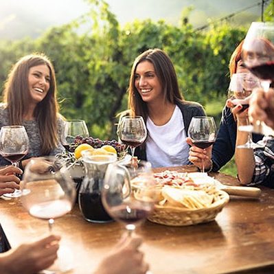 Find your #WineCrush every Sat through October from 12-4pm @FairwindsEstate. Food, wine, live music! ow.ly/bco530e40OM #VisitCalistoga