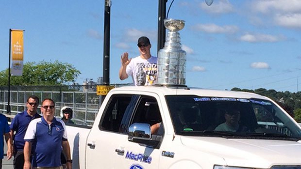 Fans sing \Happy Birthday\ to Sidney Crosby as he parades cup through Halifax  