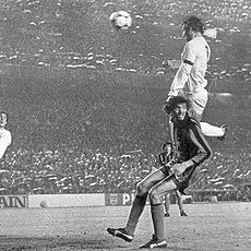 FOTOS HISTORICAS O CHULAS DE FUTBOL - Página 4 DGomwQPXsAAGpHm?format=jpg&name=240x240