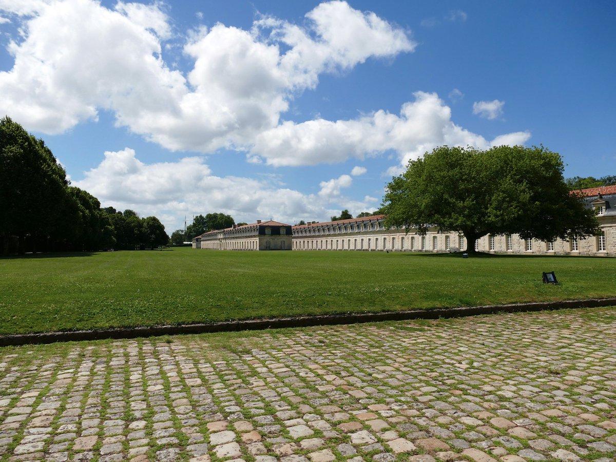 instantaneparis's tweet photo. Pour celles et ceux qui iraient voir l'#exposition #CorpsDeCorde à la #CorderieRoyale de #Rochefort c'est ici, au bord de la Charente : https://t.co/ZzRjXLgZCR