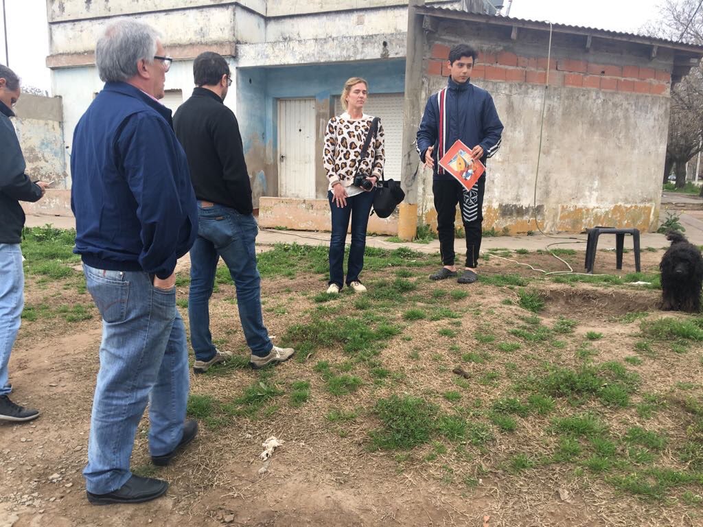 felicityenlaweb's tweet photo. #Ahora Recorriendo 28 cuadras asfalto financiadas con fondos Gobierno @mariuvidal para #Pehuajo #FIM2016 #CalleLafinur @LarcoDe @sergioa5 https://t.co/wnSgwBpRbo