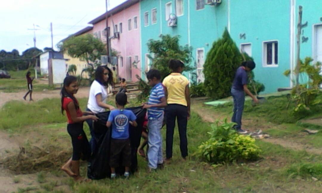 JesusBello04's tweet photo. #CercaDeTi2017 en urb. Maisanta #Amazonas #JóvenesAdventistas realizan limpieza
@AdventistasDIA @UVOriental @cemaenlinea @prietomoises https://t.co/iezkQQuIrq
