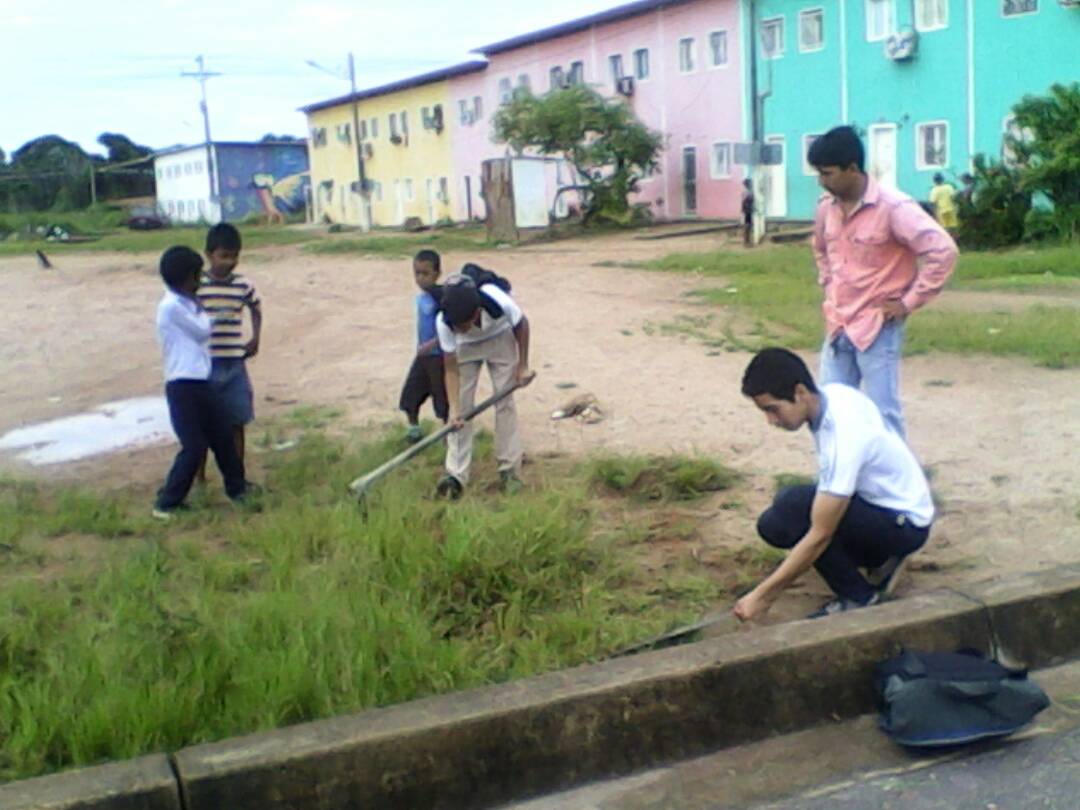 JesusBello04's tweet photo. #CercaDeTi2017 en urb. Maisanta #Amazonas #JóvenesAdventistas realizan limpieza
@AdventistasDIA @UVOriental @cemaenlinea @prietomoises https://t.co/iezkQQuIrq