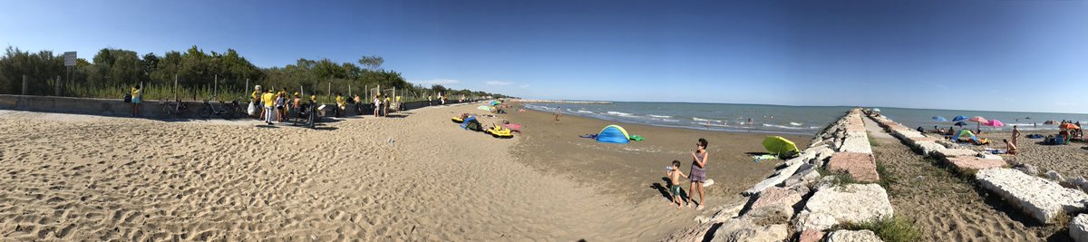 GolettaVerde's tweet photo. Siamo in #Veneto! Al via la tappa di #Caorle con la pulizia della spiaggia di #DunaVerde insieme ai volontari! https://t.co/4453nHrQQ8