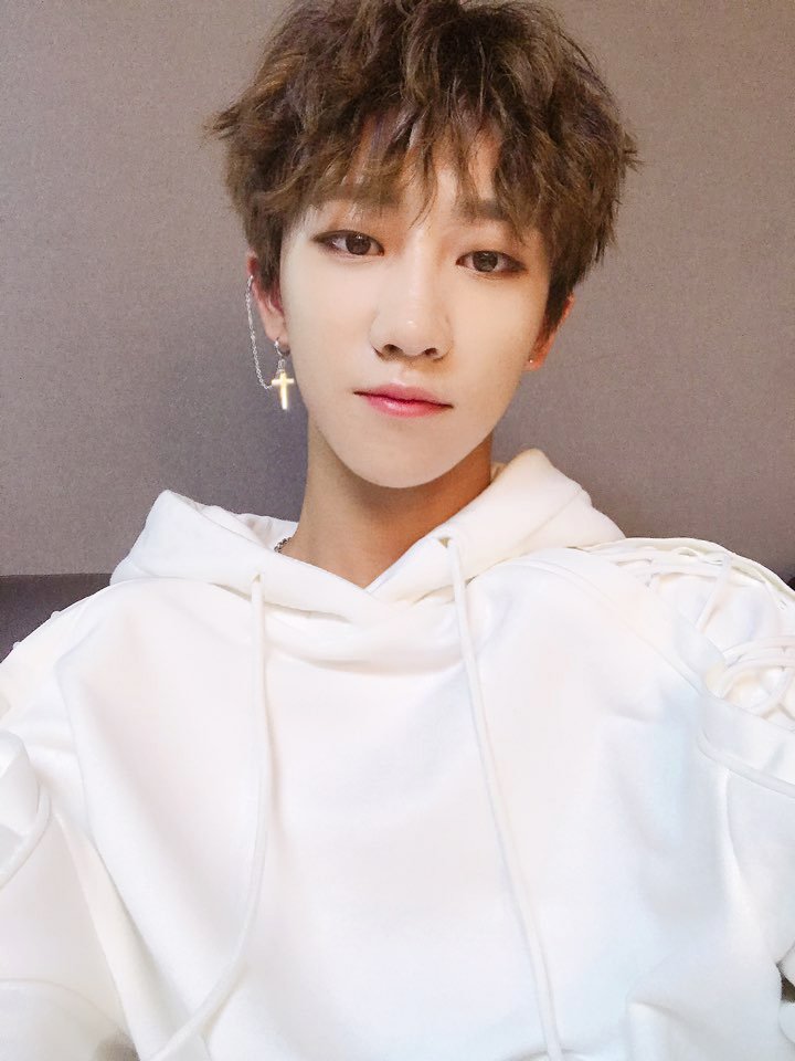 manasawe_17's tweet photo. Pls.RT🙏😭

#JEONGHANisallAROUND 

[SF] HITMAN (2/3) 100%

#8HAN #THE8 #JEONGHAN #SEVENTEEN #minghao #MINGHAN 

Link 👉 https://t.co/WtfgeqhN9R https://t.co/KJjmcbEOGm