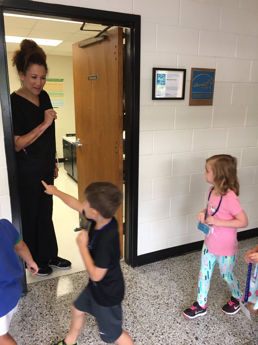 MPEFeyt's tweet image. Kindergarteners on the hunt for the missing gingerbread man! #firstdayofk #FirstDayFulton @MPE_Mustangs