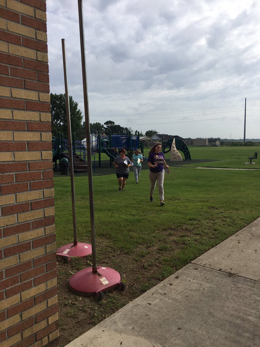 TeachEmVaughn's tweet photo. Team building at ECW! #Amazing Race #transformstjohn #ECWP.R.I.D.E. https://t.co/ebP81dEoFw