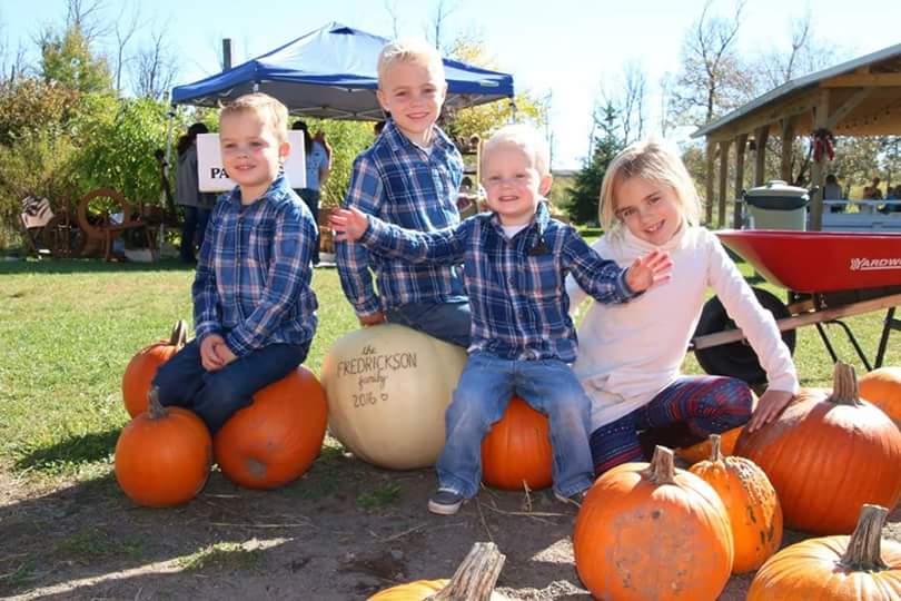 GilbysOrchard's tweet photo. Memories from last fall...
"I believe this was our 6th annual visit and we enjoyed ourselves again. Thanks! - The Fredricksons" https://t.co/vjNSwPk11N