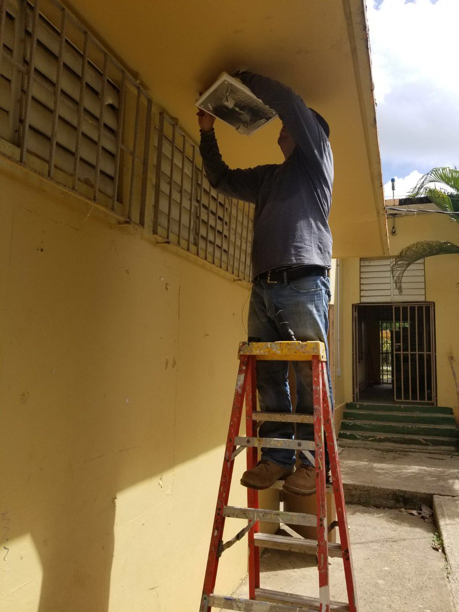 TEKSOLPR's tweet photo. Helping our friends from the Escuela Elemental Francisco Valdés in Caguas 🙂 https://t.co/lCceNjRYK6