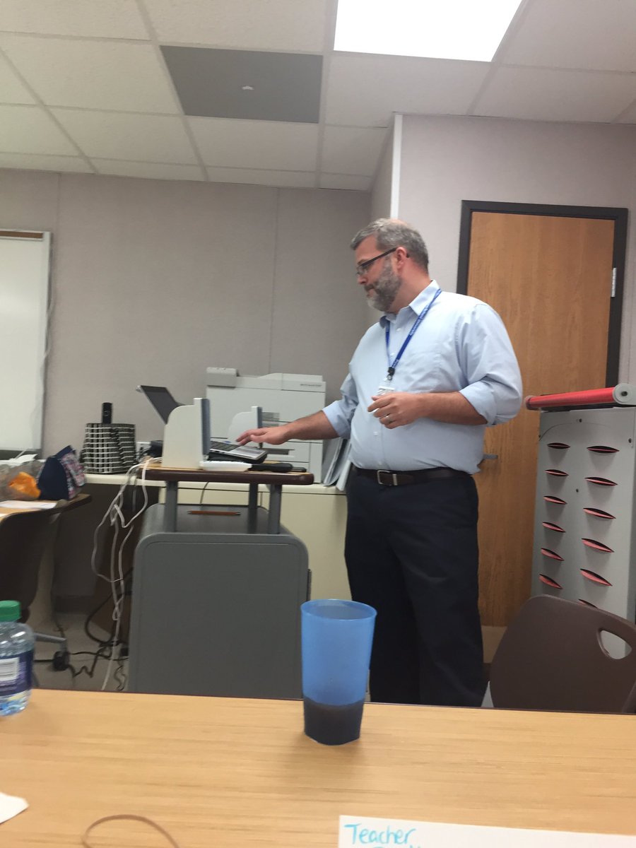 g_girl_sc's tweet photo. Thanks @jasonpaddock for helping our teachers with technology!  #newin2 #spartanburg2 #d2isfamily https://t.co/QZHN63SRWs
