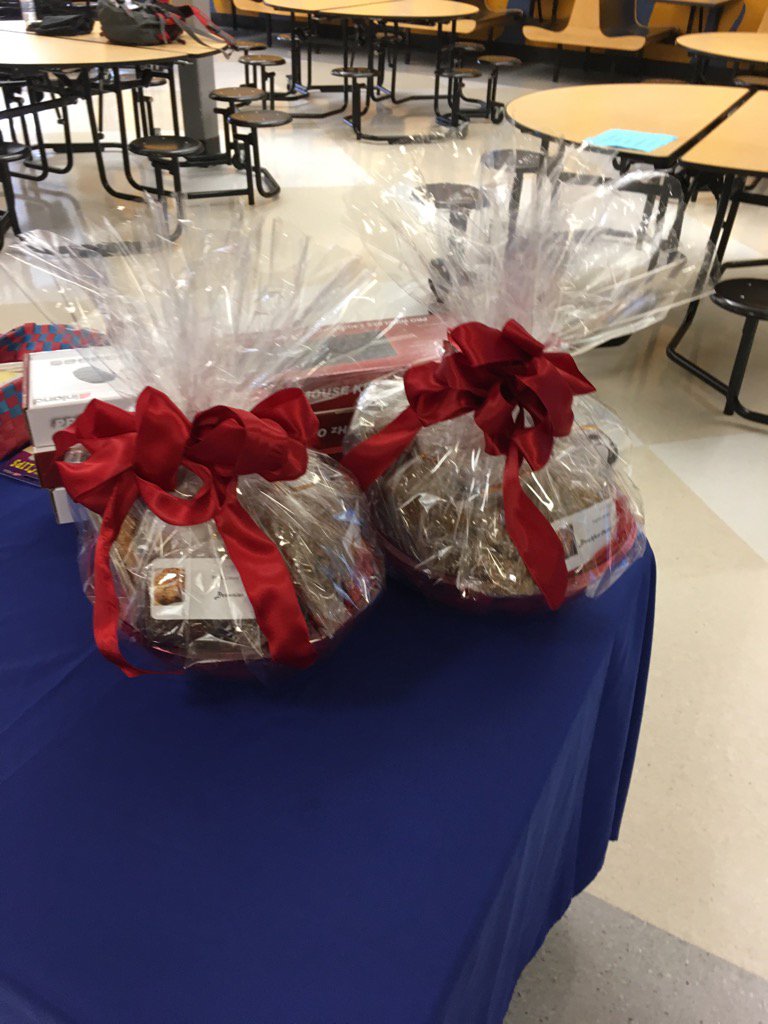 ijonesccpsPL's tweet photo. #CCPSIF17 Pass on word to Ellen Lann, Lisa Beck, W. Brownfield, Cheryl Peters, that 2 can win 1 of these @ info desk https://t.co/I9kjGEuSeQ