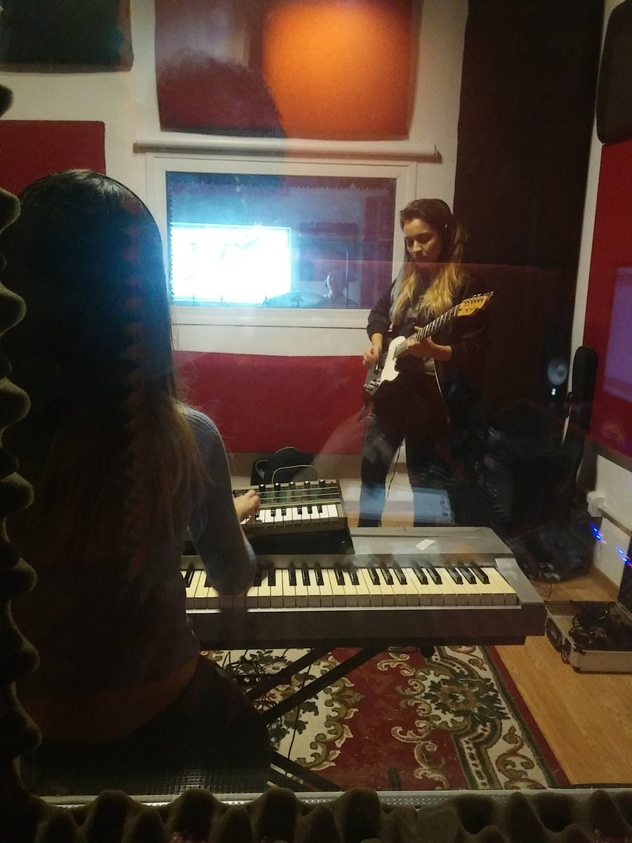 fuegoamigodisco's tweet photo. Lo que vendrá #sesionesdelfuego en #invisibleestudio junto a @VdeCheetara, #VerdeyLosCaballosaMarte, #PyramidesPostpunk y #MedallaMilagrosa https://t.co/GdrD31cir1