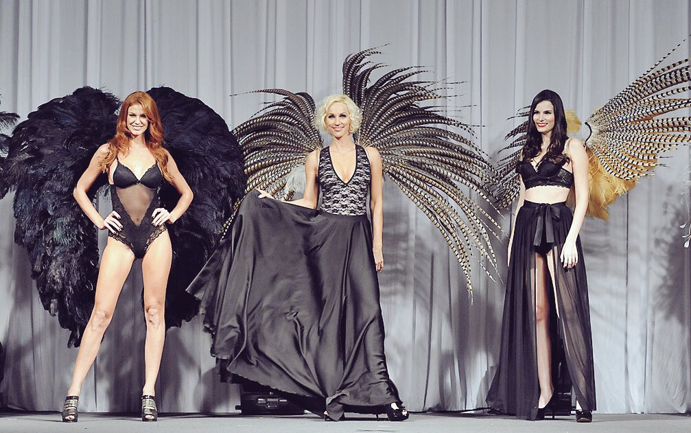 silkeymundial's tweet photo. Diosas #Superstar abriendo la pasada de la coloración #KeyKolor de Silkey Mundial! 👑 @PeraltaPau @ingridgrudkeok @laurivarola https://t.co/GdF1adoTad