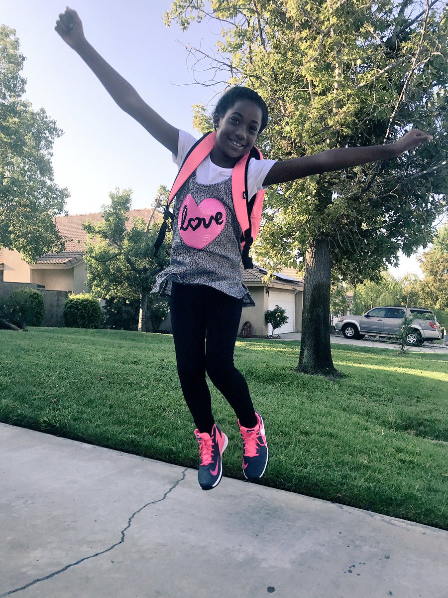 maryroneshell's tweet photo. Ladies &amp; gentlemen, we have a 4th grader @BingWongSBCUSD! #SBCUSD #alldayeveryday #firstdayofschool #smartgirl https://t.co/f7wus1BoUp