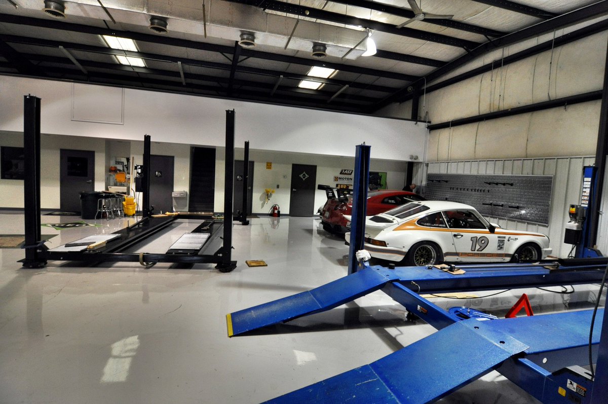 Changing up the shop again! And a thorough scrubbin'...proper rainy Monday task #mopnglow #cleanallthethings