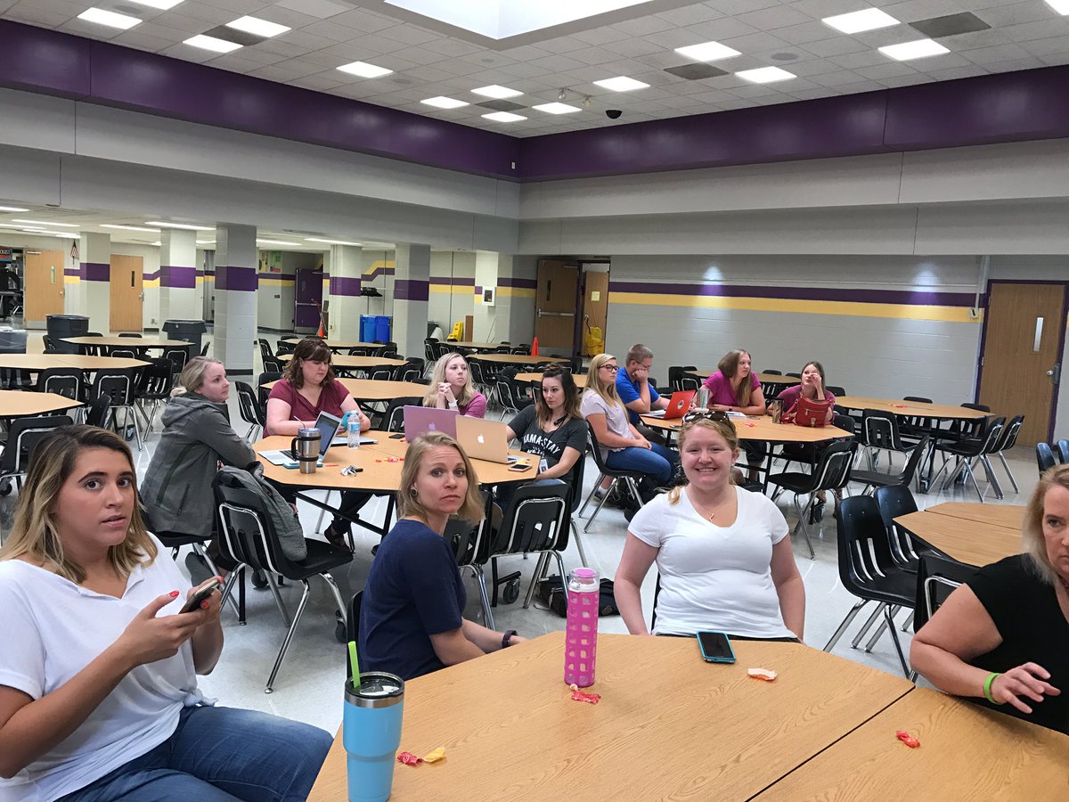 ivytechy's tweet photo. BOAT Kick off for 2017-18 #bsdboat #proud2Bpirates @MForbesTech https://t.co/DnXIPoDENO