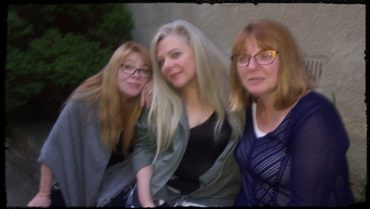 EMC2Marisa's tweet photo. One day late but .... so pleased to have these women beside me. #NationalSistersDay #Pember https://t.co/AsDCgLYm4A