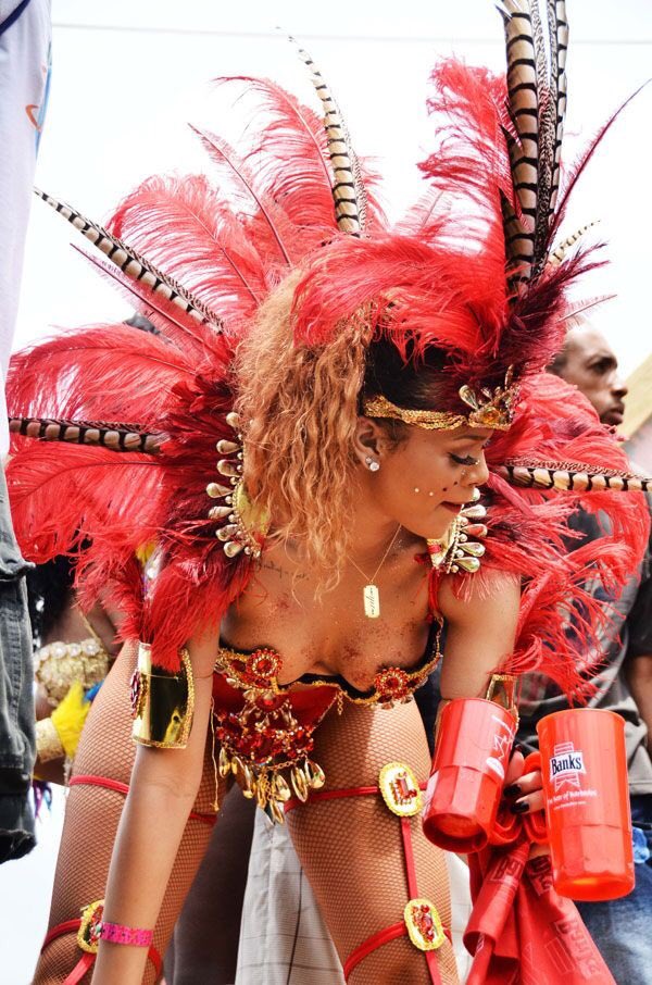 Rih crop over 2011 - rain or shine my girl is killing the game 👏🏾