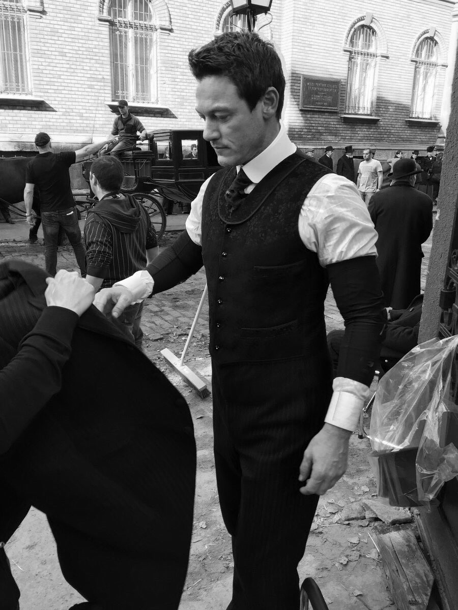 best of luke evans (@bestoflukevans) on Twitter photo 