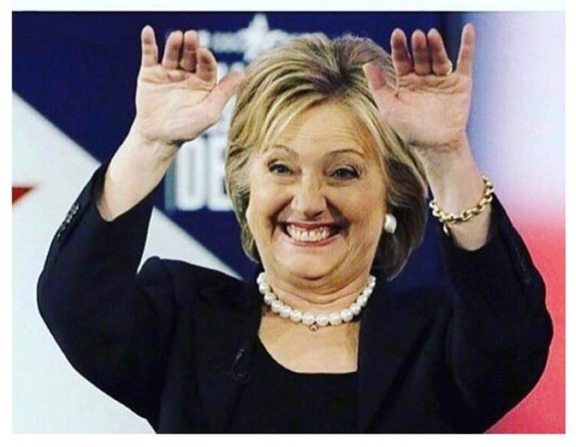 JacobJeraldVip's tweet photo. When you're already drunk and see your friends walk into the bar https://t.co/sFFgEEuEtq