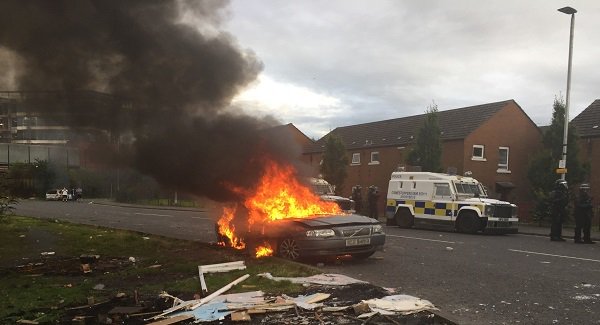 breakingnewsie's tweet photo. Police atacked and cars set alight in Belfast disturbances  https://t.co/cs1vEweHtl https://t.co/7wcBcjh9Bp