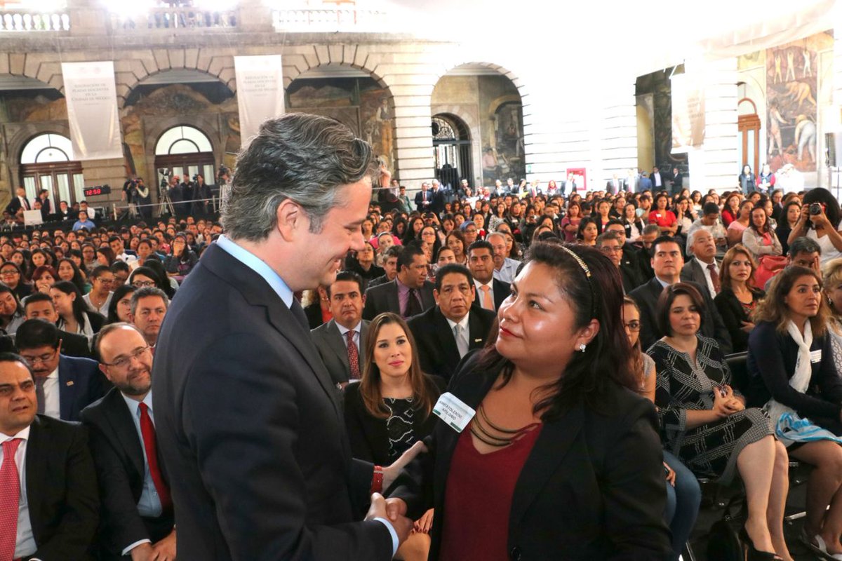 aurelionuno's tweet photo. Hoy, 902 maestros de primaria de la #CDMX obtuvieron su plaza por su propio mérito, de acuerdo a sus resultados en el concurso de ingreso. https://t.co/hqzr7Tw4xj