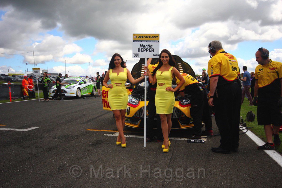 Here's <a href="/MDepper_BTCC/">Martin Depper</a> racing for @motorbase at Snetterton: markhaggan.com/motor-racing/b…