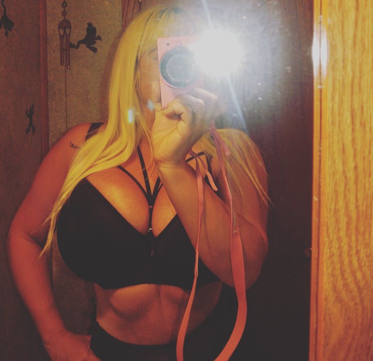 312style's tweet photo. I'm so happy with the fit of my #comexim bra! Finally #abrathatfits and a pink camera to celebrate. #cagedbra #harnessbra #curvyfashion https://t.co/KXhMNAYrn5