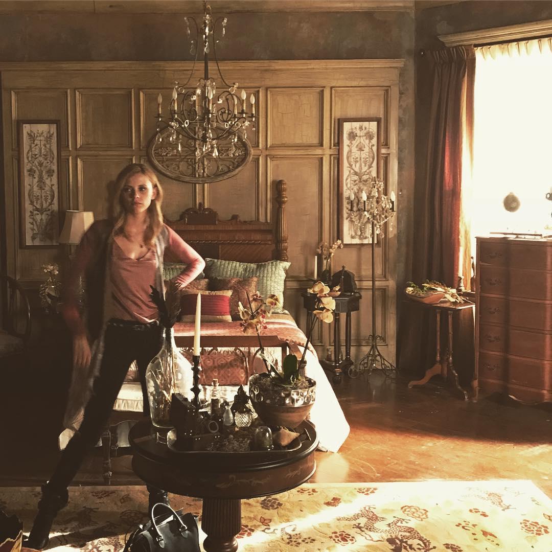 RileyVoelkelArg's tweet photo. 📸 | Carina Mackenzie: "I'm Freya Mikaelson &amp; welcome to MTV Cribs. This is where the magic happens." #TheOriginals https://t.co/R6KXculaZO
