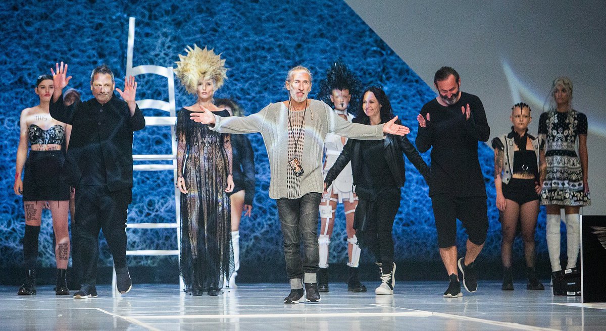 HairbrainedME's tweet photo. Making a bold statement the #SebastianTribe way at #NATVA @SebastianPro #sebastianpro https://t.co/APk4cIqLFU