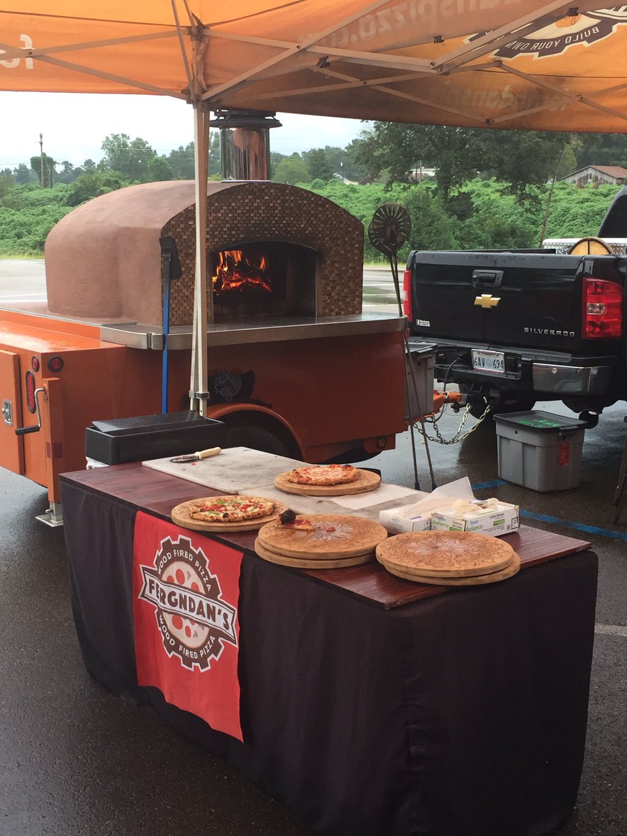 LMSdores's tweet photo. Thanks to @FergndansPizza and @LMSPTO for feeding our staff today. It was AWESOME! #AnchoredToExcellence #StriveFor455 https://t.co/qRMBUlSIgN