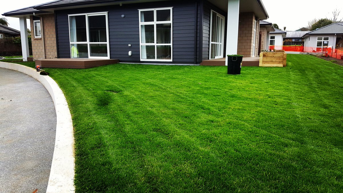 efoster_nz's tweet photo. The #first #haircut
#northscape has taken the #1 #cut #off a recently #installed #readylawn
#beauty https://t.co/6qPBRkfv2z