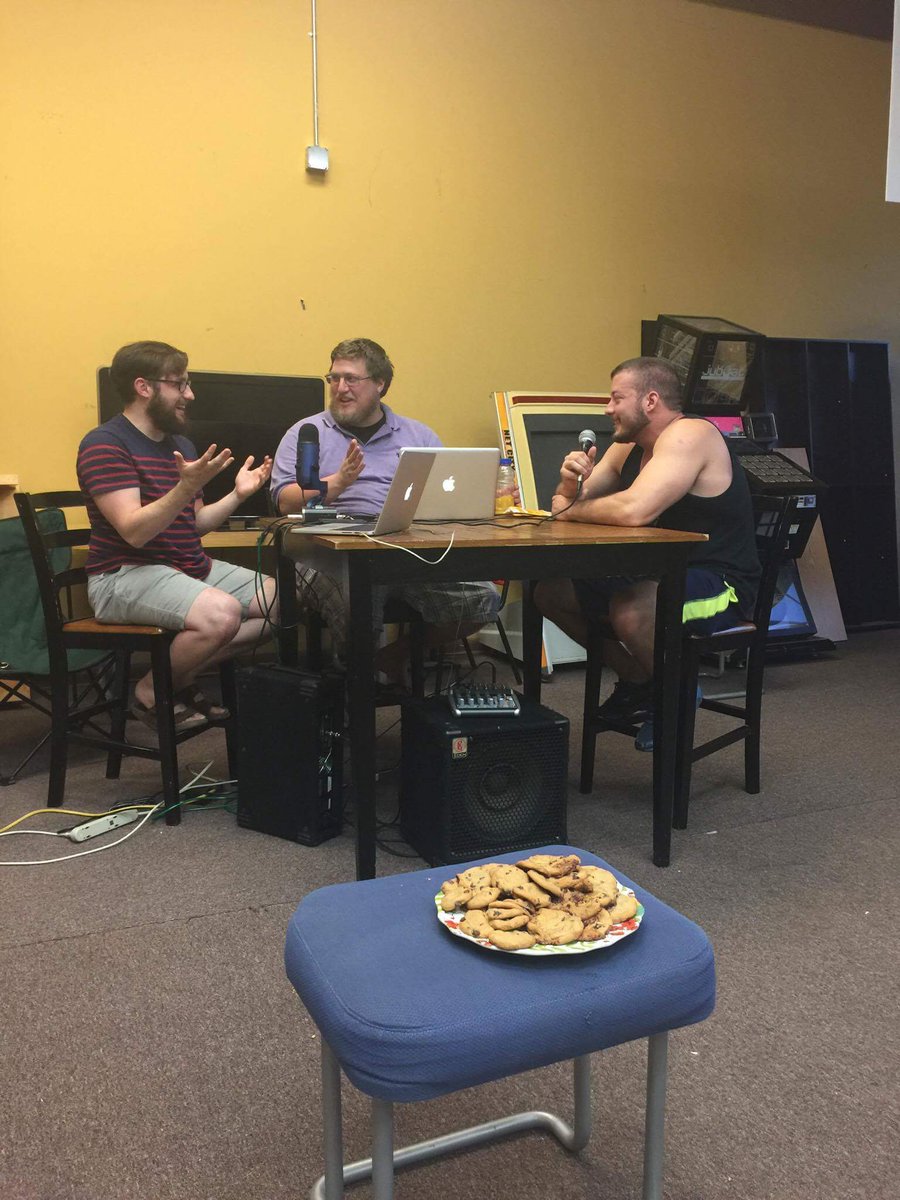 howdoyounerd's tweet photo. Here's a pic from our live show over the weekend at @Knoxgames! Thanks to everyone who came. #podcast #hdyn #nerd https://t.co/naTBe7bZx7