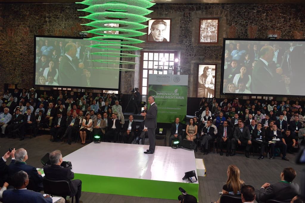 ppcalzada's tweet photo. Inauguramos la 1ª Jornada Nacional de Innovación Agroalimentaria | La innovación nos hace más fuertes y mejores competidores en el sector https://t.co/kDWkVfHVc1
