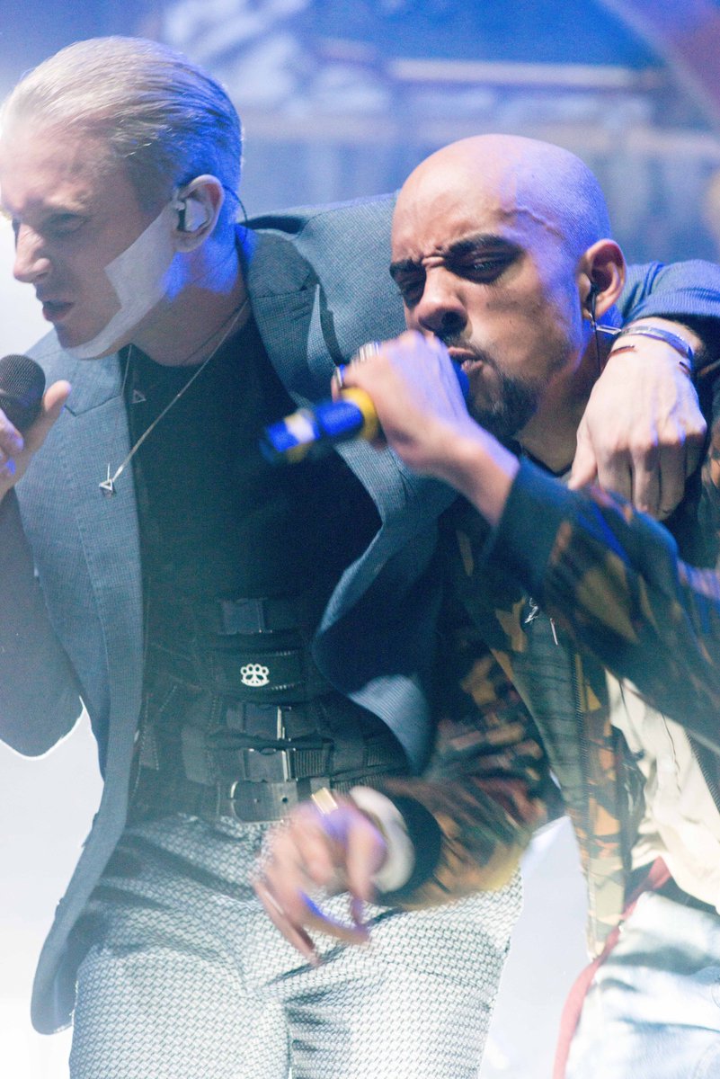 Thanks <a href="/EntwistleJewels/">Rachel Entwistle</a> for the pieces at my Globe show