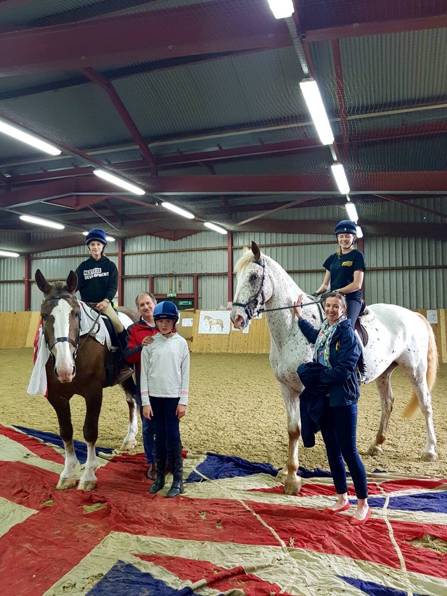 We had some lovely visitors the other day! #PHTrug & #PHIndianna had a great time! #charityauction #PoliceHorseTraining @CityPolice