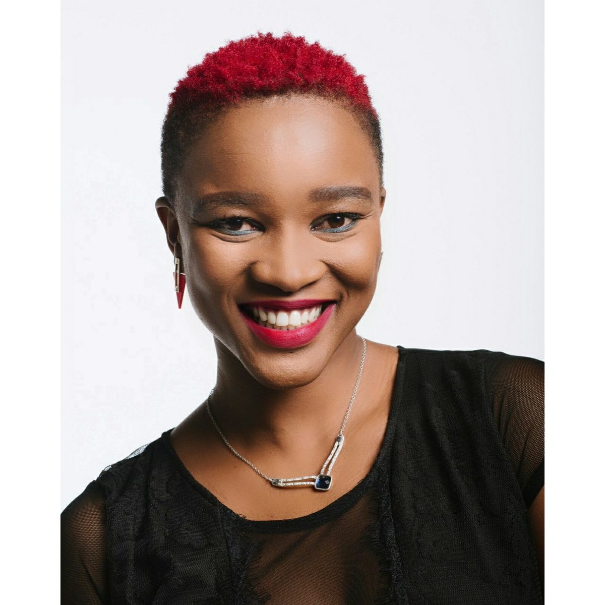 ThozIrrevocably's tweet photo. #thefinalcutsa #tfcsa #teamasanda #TheStageIsYours #sabc3 19:30. https://t.co/fmqm5pPuSw