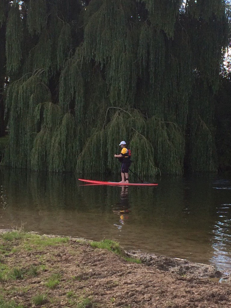 Mikemech31's tweet photo. @CanalRiverTrust #enjoyed #upperthames #paddleboarding a #new #discipline https://t.co/evEslmtjBH