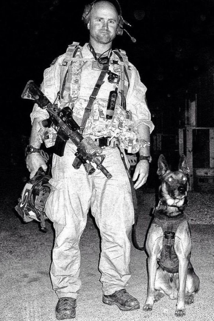 DT_Perry's tweet photo. Former Navy SEAL teams up with Magowitz event:
@FurnitureToday 
https://t.co/dZx2hd0G9x https://t.co/gvEBUZ5uOp