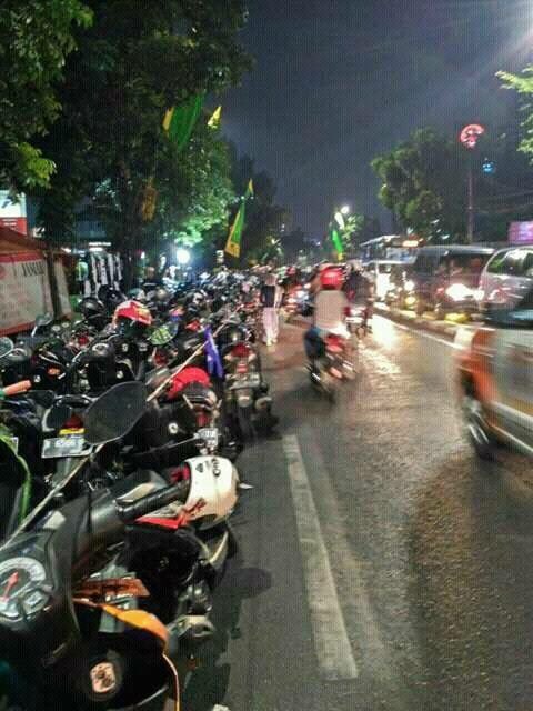 AlhmdLLAAH.. Acara Haul Habibana Munzyr barusan lancar.. Dipadati ribuan jama'ah &amp; dihadiri ulama mancanegara.. Jgn lupa amalkan ilmunya yaa