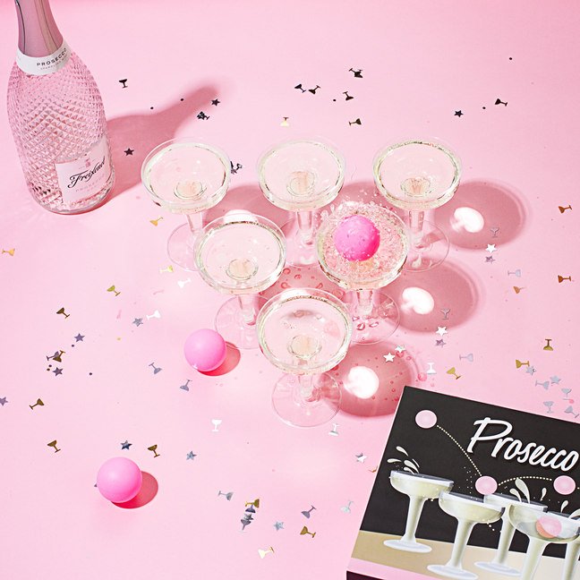 r_j_snaps's tweet image. Just had an email in from @firebox with yet another class product! 🍾😂 #proseccopong