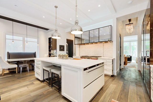 ESWChicago's tweet image. #houseoftheday is 1922 N Howe, w/6 bed 7.5 bath, wide lot, outdoor spaces galore, custom interior design, &amp;amp; 3car attached garage! #askemily